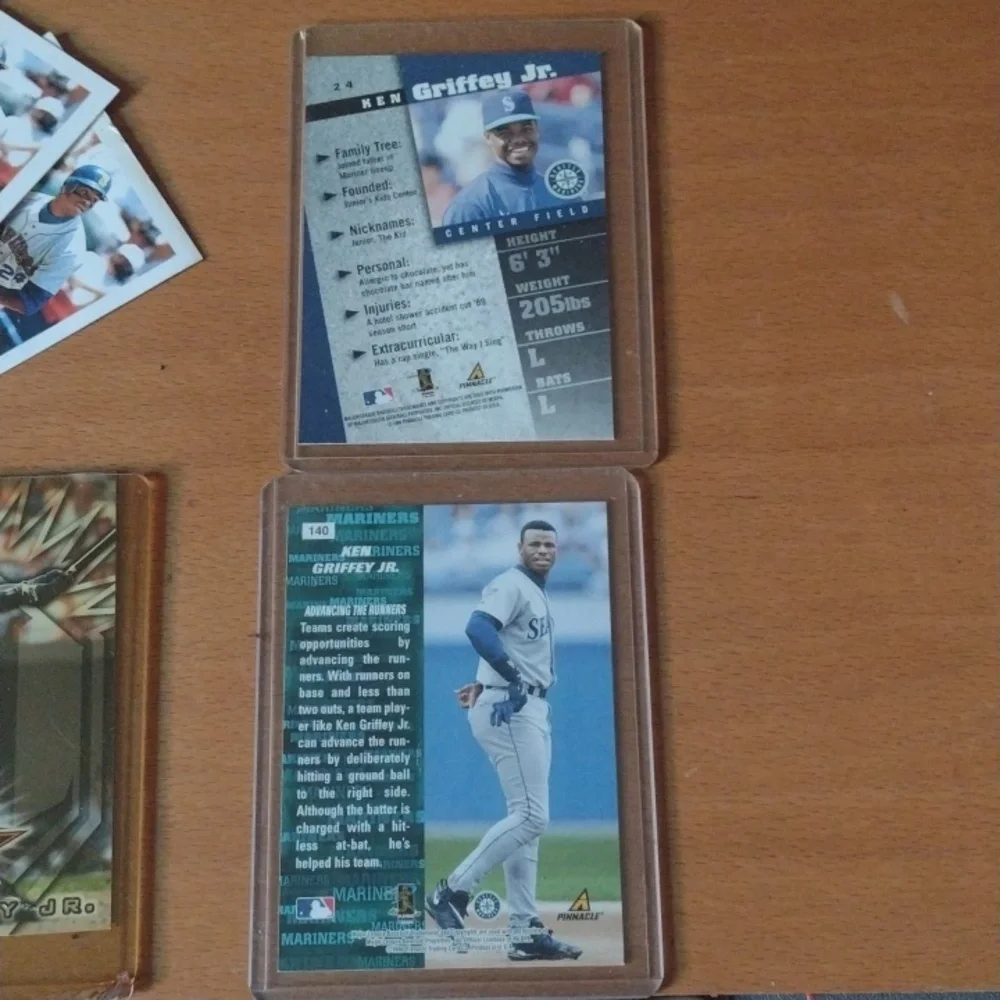 Ken Griffey Jr BB Cards Lot - Picture 2 of 4